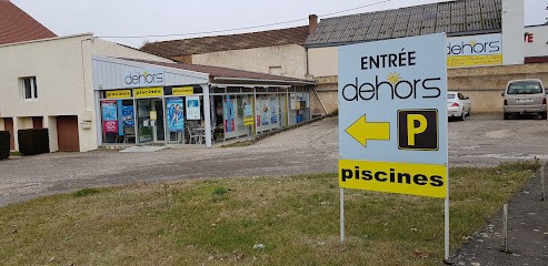 dehors, Magasin de Matériel pour Piscines à Gourdon